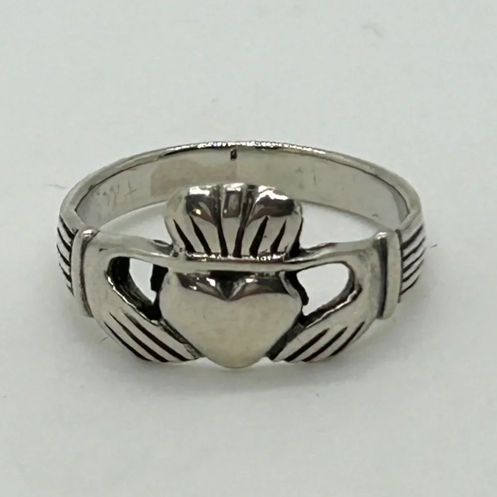 Vintage Sterling Silver Claddagh Ring Irish Celtic Jewelry Signed HVP 925 Size 6 - Picture 1 of 11